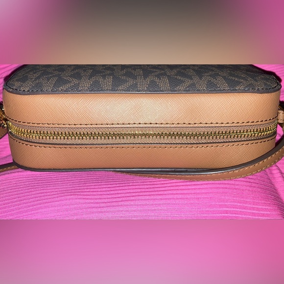 NWOT Michael Kors purse - Picture 2 of 5